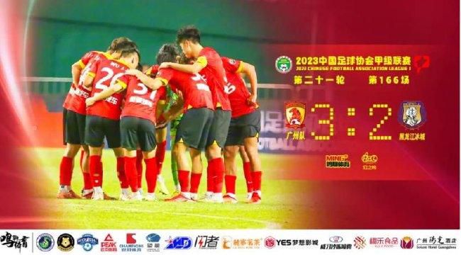 阿森纳1-0埃因霍温第50分钟，埃因霍温后场直塞，佩皮拿球观察一下分球，维特森跟上推射击中球门立柱内侧弹进球门！